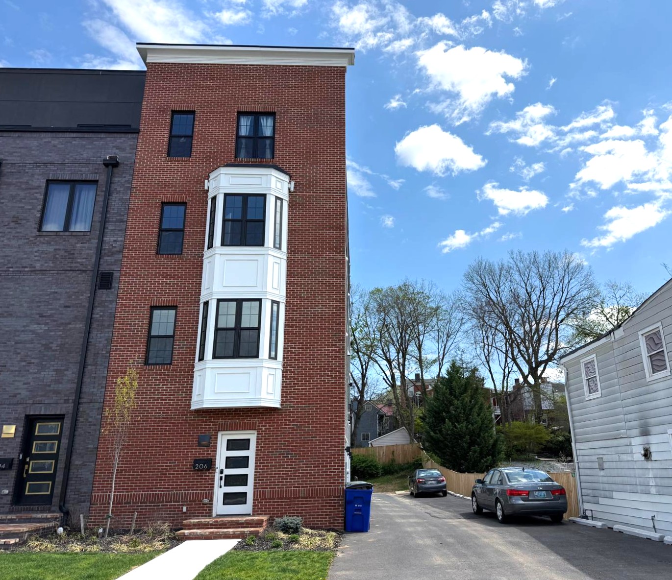 206 Broadway St,  3rd Fl - Room 3